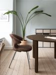 Runder Esstisch aus Eiche in dunkel - Der Comfort Circle Dining Table von Umage