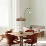 UMAGE - CLAVA DINE WOOD Design Hängeleuchte aus Holz in Eiche über dem Esstisch