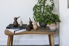 Die Vögel BIRD aus Holz von architectmade sind in verschiedenen Größen und Farben erhältlich und lassen sich so harmonisch miteinander kombinieren Vögel aus Holz in kleiner und großer Ausführung - BIRD von Kristian Vedel für architectmade