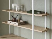 Moebe SHELVING SYSTEM - Regalsystem Detail in Eiche, geölt und weiss