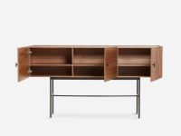 180 cm breites Sideboard ARRAY von WOUD in Walnuss mit drei Türen und sechs Fächern Sideboard aus Holz in Walnuss und Metall (180 cm breit) - ARRAY von WOUD