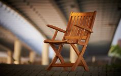 Klappstuhl mit Armlehne ALEXIA von Traditional Teak