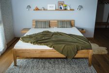 Das Designer Bett EMILY von Sixay in der Variante Kernbuche sixay EMILY - Modernes Massivholzbett