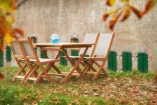 Moderner Klappstuhl KATE für Garten, Balkon und Terrasse von Traditional Teak  Klappstuhl KATE für Garten, Balkon und Terrasse von Traditional Teak