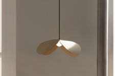 Die Pendelleuchte FORGET ME NOT (L) von UMAGE überzeugt funktional und ästehtisch auf ganzer Linie: Sie setzt dekorative Akzente und leuchtet den jeweiligen Raum hell aus dekorative Pendelleuchte FORGET ME NOT (L) von UMAGE