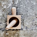 Stilvolle Küchenhelfer aus Holz mit Gewürzmörser MORTAR und passendem Stößel PESTLE Gewürzmörser aus Holz - MORTAR & PESTLE von The Oak Men