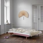 MOEBE BED Ausziehbett aus pulverbeschichtetem Stahl in Dusty Rose