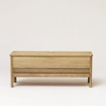 Truhenbank aus Holz in Eiche geölt - A LINE STORAGE BENCH von FORM & REFINE