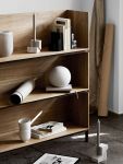 Modulares Bodenregal aus Holz in Eiche - STACK FLOOR SHELF von Kristina Dam