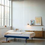 MOEBE Bed - 90 cm Bett aus pulverbeschichtetem Stahl in Cobalt Blue