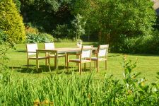 Stapelbarer Gartenstuhl KATE aus witterungsbeständigem Teakholz von Traditional Teak stapelbarer Gartenstuhl aus Teak - KATE STACKING CHAIR von Traditional Teak