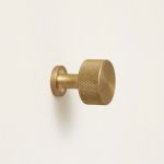 großer Wandhaken aus Messing - ANGLE HOOK von FORM & REFINE