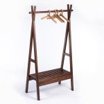 Hochwertiger Kleiderständer aus Massivholz Theo von Sixay