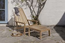 Hochwertiger Liegestuhl aus Teakholz im skandinavischen Design - BETWEEN LINES von Skagerak Teak Deckchair im modernen skandinavischen Design - BETWEEN LINES von Skagerak