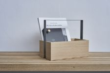 Holzkiste mit Henkel aus Schwarzstahl - BOX AUS EICHE mit Griff von Raumgestalt