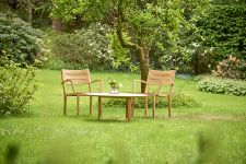 Der elliptische Garten Loungetisch von Traditional Teak ist aus witterungsbeständigem Teakholz in den Maßen 100 x 70 cm gefertigt. ovaler Garten Loungetisch aus Holz in Teak - MANON ELIPSE von Traditional Teak