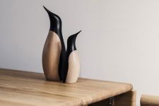 Pinguin Figur aus Holz - Deko Vogel PENGUIN von Hans Bunde für architectmade