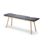 120 cm lange Design Sitzbank GEORG BENCH von Skagerak aus natürlichem Eichenholz mit dunkelgrauem Wollkissen GEORG BENCH von Skagerak - Design Sitzbank in Eiche natur