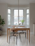 Im Zusammenspiel des Design Esstisches HEART'N'SOUL DINING TABLE 120 und den Stühlen CURIOUS von UMAGE entsteht ein modernes Esszimmer-Setting im dänischen Design Umage Heart N Soul Dining Table 120 ausziehbarer Esstisch im dänischen Design