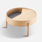 Runder Couchtisch mit Stauraum aus Holz, Eiche in Weißpigmentiert lackiert - ARC COFFEE TABLE von WOUD
