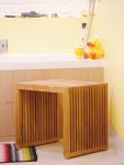 Hocker TIVOLI von Jan Kurtz als praktische Ablage im Badezimmer Hocker aus Holz in modernem Design von jan Kurtz TIVOLI