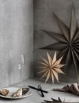 Die Holzsterne VENOK von Broste Copenhagen sind in drei Größen und zwei Farben erhältlich Broste Copenhagen - Holzstern für Weihnachten im skandinavischen Design