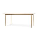 Vier schlanke Massivholzbeine tragen die rechteckige Tischplatte des Design Esstisches ARV von Brdr. Krüger mit wahlweise 180 oder 240 cm Länge dänischer Design Esstisch in Eiche mit 180 cm Länge - ARV TABLE von Brdr. Krüger