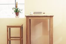 Moderne Barhocker CASA von Jan Kurtz in massiver Eiche mit Querstreben moderner Barhocker aus Holz in Eiche mit Querstreben - CASA von Jan Kurtz