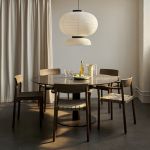 Im gut durchdachten Design überzeugt der stapelbare Holzstuhl BETTY TK2 von &tradition ästhetisch und funktional auf ganzer Linie - danish design at its best &tradition BETTY TK2 - stapelbare Holzstühle aus Eiche