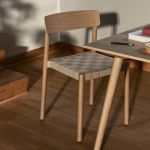 Die gewebte Sitzfläche des Stuhls ist nicht nur optisch ein echtes Highlight, sie ist auch äußerst bequem &tradition - BETTY TK1 Stuhl mit gewebter Sitzfläche