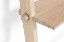 Detail Garderoben-Set schmal mit Leiterregal aus Eichenholz REPÓ KONSOLBORD von Roon und Rahn