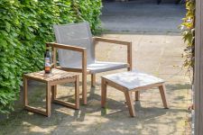 Der kompakte Teak Beistelltisch MAXIMA SIDE TABLE für den Outdoor-Bereich von Traditional Teak bietet eine praktischen Ablage neben dem Gartenstuhl Teak Beistelltisch für den Outdoor-Bereich - MAXIMA SIDE TABLE von Traditional Teak
