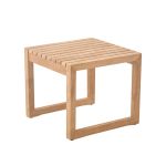 Die Grundfläche des Teak Outdoor Beistelltisches MAXIMA SIDE TABLE von Traditional Teak misst 40 x 40 cm MAXIMA SIDE TABLE von Traditional Teak aus Teak Beistelltisch für Outdoor