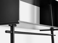 Detail Design Kleiderständer aus Holz in Eiche schwarz - TÖJBOX von WOUD