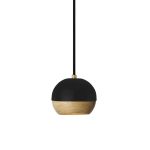 Schwarze Kugelleuchte mit Holz im dänischen Design - RAY PENDANT von Mater 