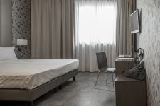 Pedrali KUADRA 1328 - Design Stuhl aus Holz und Stahl