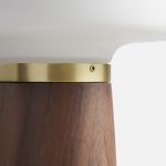 Hochwertige Tischleuchte aus Holz und Glas Nova Table Lamp von Woud