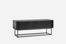 TV Sideboard aus Holz in Eiche schwarz lackiert - VIRKA LOW von WOUD