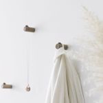 Garderobenhaken aus Holz Kleiderhaken aus Holz von applicata - HANG