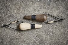 Hochwertiger Flaschenverschluss PLUG aus Holz mit Gummi von The Oak Men Hochwertiger Flaschenverschluss aus Holz mit Gummi - Weinflaschenverschluss PLUG von The Oak Men