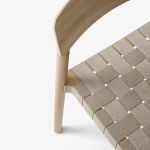 Detailansicht der gewebten Sitzfläche des Holzstuhls BETTY TK1 von &traition in Eiche, klar lackiert Holzstuhl mit gewebter Sitzfläche - BETTY TK1 von &tradition