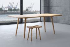 hochwertiger Holzschemel Hocker Holz in 45cm UNA von vitamin design