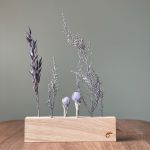 Blumenwiese von Raumgestalt - Holzstaender für Trockenblumen