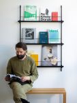 Mit dem MAGAZINE SHELVING von MOEBE sind die Lieblingemagazine und -bücher jederzeit griffbereit und werden zudem noch stilvoll präsentiert MOEBE - MAGAZINE SHELVING Zeitschriftenregal und Bücherregal für die Wand