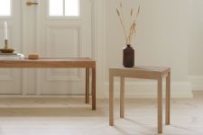 Sitzhocker aus Eiche LIGHTWEIGHT STOOL von FORM & REFINE
