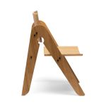 Seitenansicht des Kinderstuhls LILLY'S CHAIR aus Holz in Eiche von We Do Wood Seitenansicht Kinderstuhl aus Holz in Eiche - LILLY'S CHAIR von We Do Wood