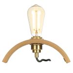 Moderne Tischleuchte ARCHER mit Glühbirne und gebogenem Holzfuß von Tom Raffield ARCHER von Tom Raffield Tischlampe Glühbirne in Eiche