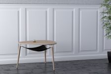 Eine minimalistische und organische Form charakterisiert den Couchtisch HANG OUT von UMAGE aus Eichenholz und macht ihn zu einem echten Blickfang Couchtisch im skandinavischen Design - Hang Out Coffee Table von Umage