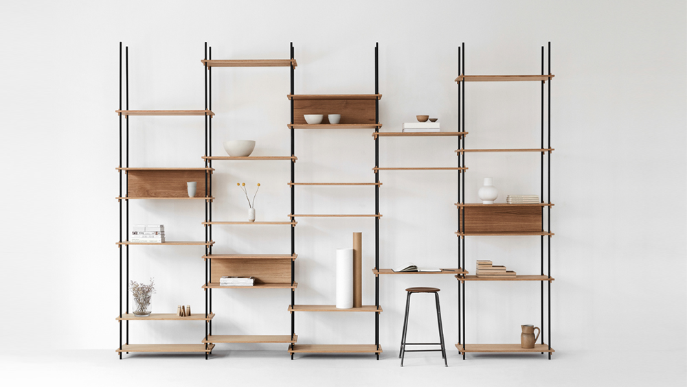 MOEBE SHELVING SYSTEM - Regalwand aus Eichenholz und schwarzem Metall