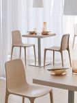 Designstuhl FRIDA mit bequemer Sitzschale aus geformten Eichensperrholz Designstuhl FRIDA mit bequemer Sitzschale aus geformten Eichensperrholz
